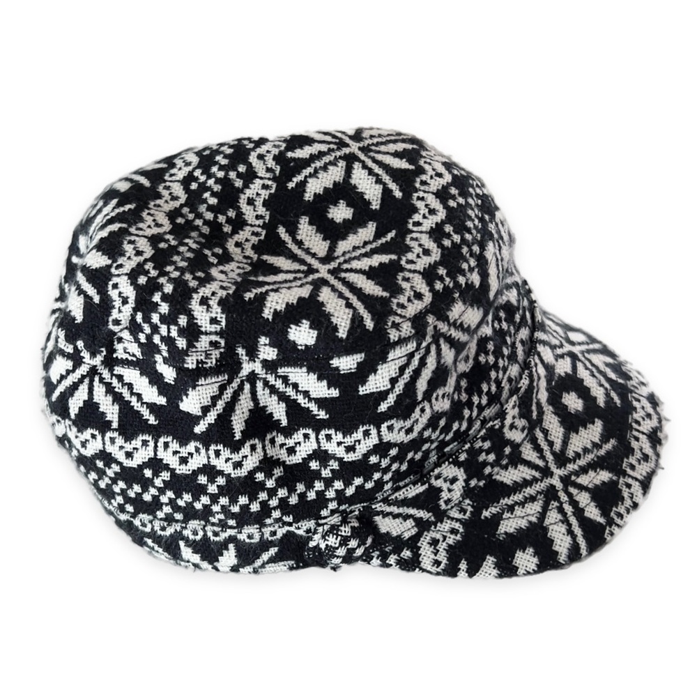 Angela & William Nordic-Print Cadet/Newsboy Cap/Winter Cabbie Hat in Black/Cream